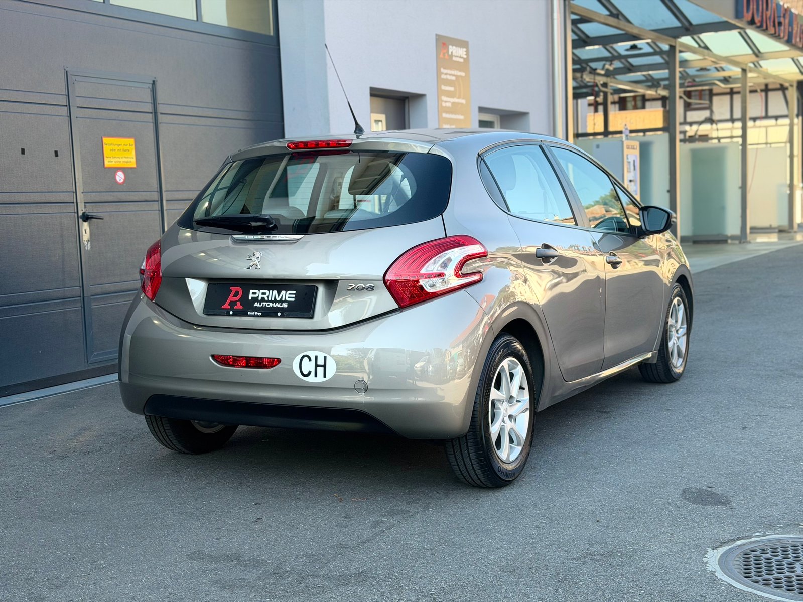 PEUGEOT 208 1.4 VTI Active, Benzin, Occasion / Gebraucht, Handschaltung - 2