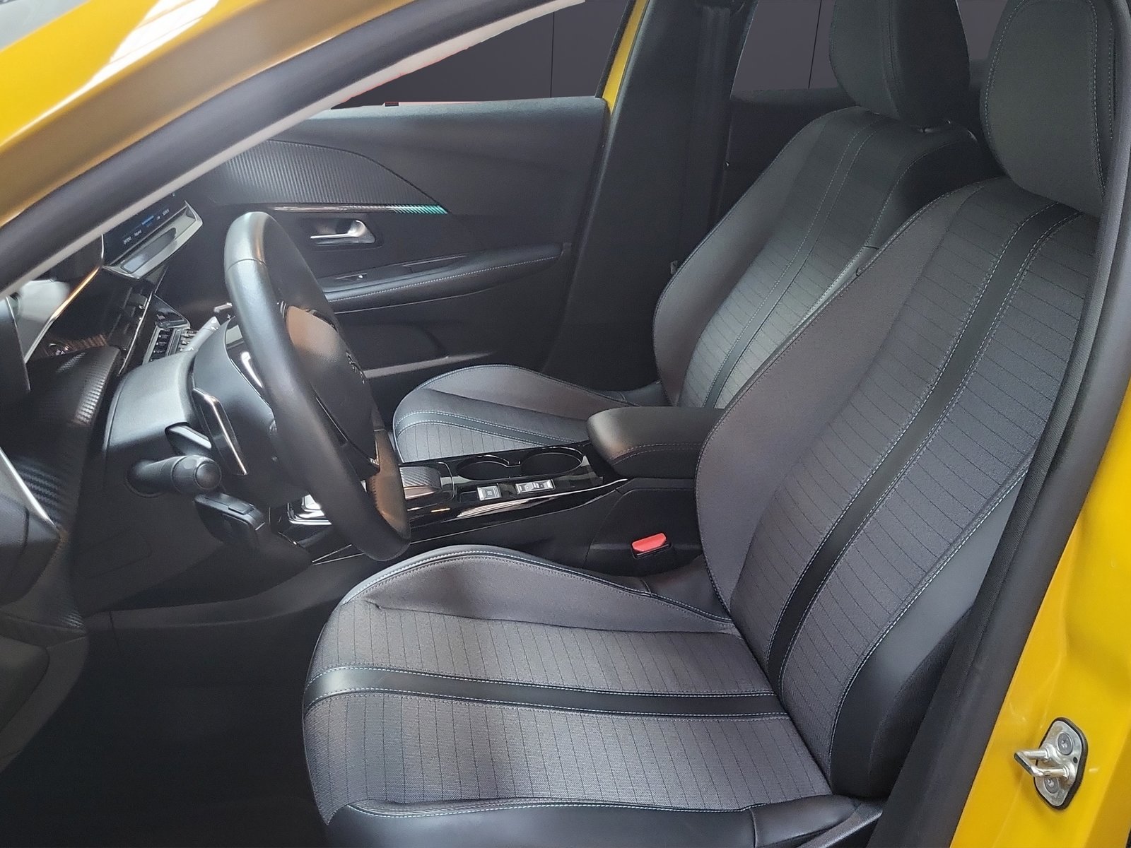 PEUGEOT 208 1.2 Allure Pack, Benzin, Occasion / Gebraucht, Automatik - 5