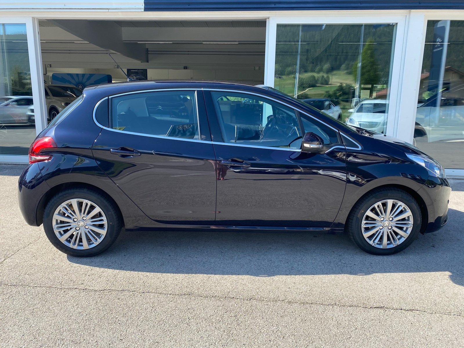 PEUGEOT 208 1.2 Allure, Benzin, Occasion / Gebraucht, Handschaltung - 3