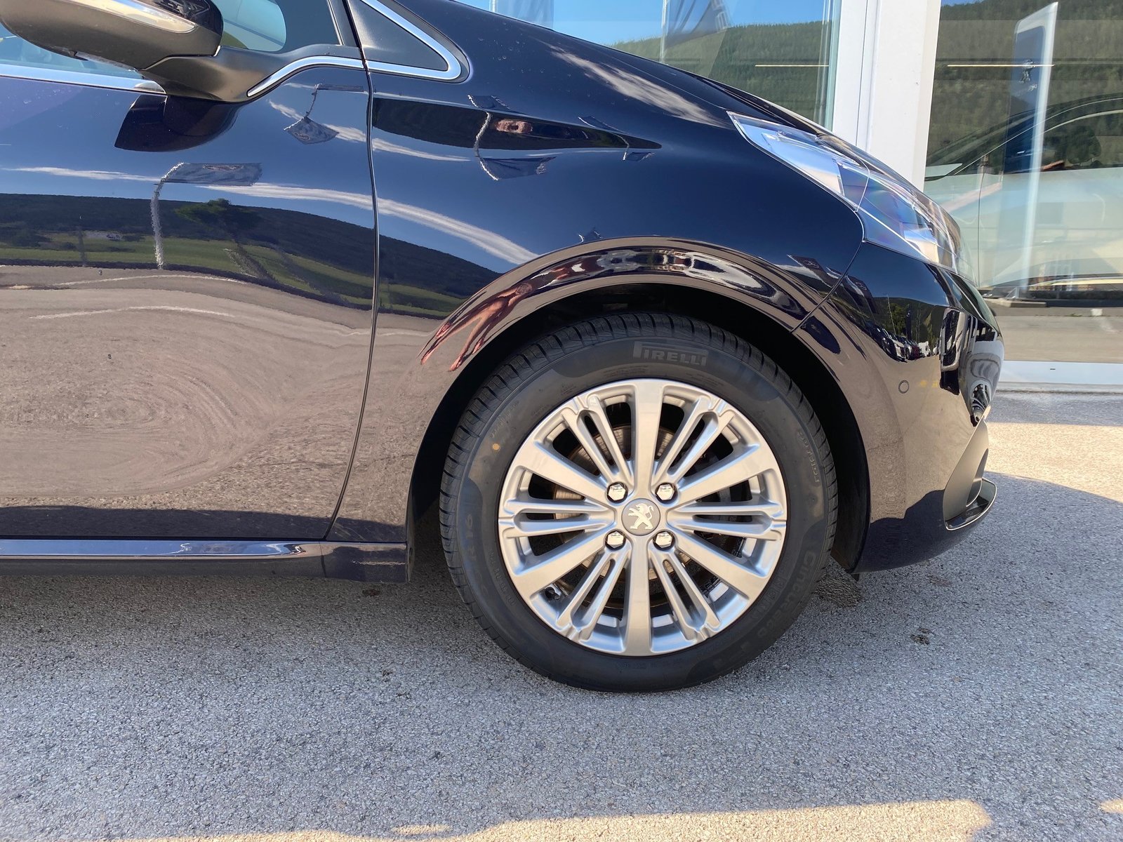 PEUGEOT 208 1.2 Allure, Benzin, Occasion / Gebraucht, Handschaltung - 4