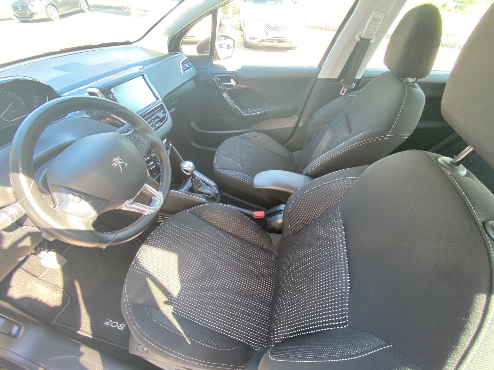 PEUGEOT 208 1.2 Allure, Benzin, Occasion / Gebraucht, Handschaltung - 5
