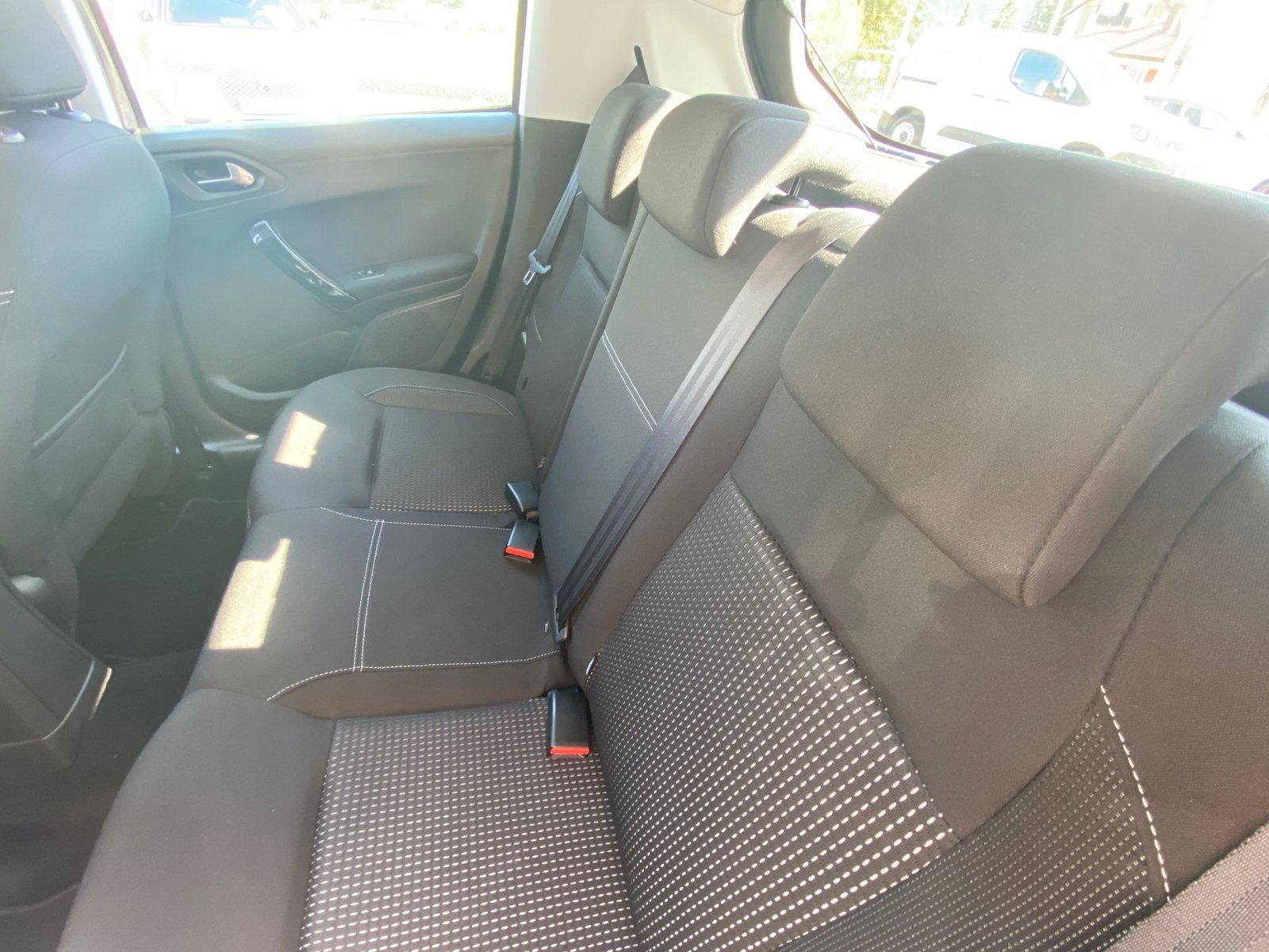 PEUGEOT 208 1.2 Allure, Benzin, Occasion / Gebraucht, Handschaltung - 6