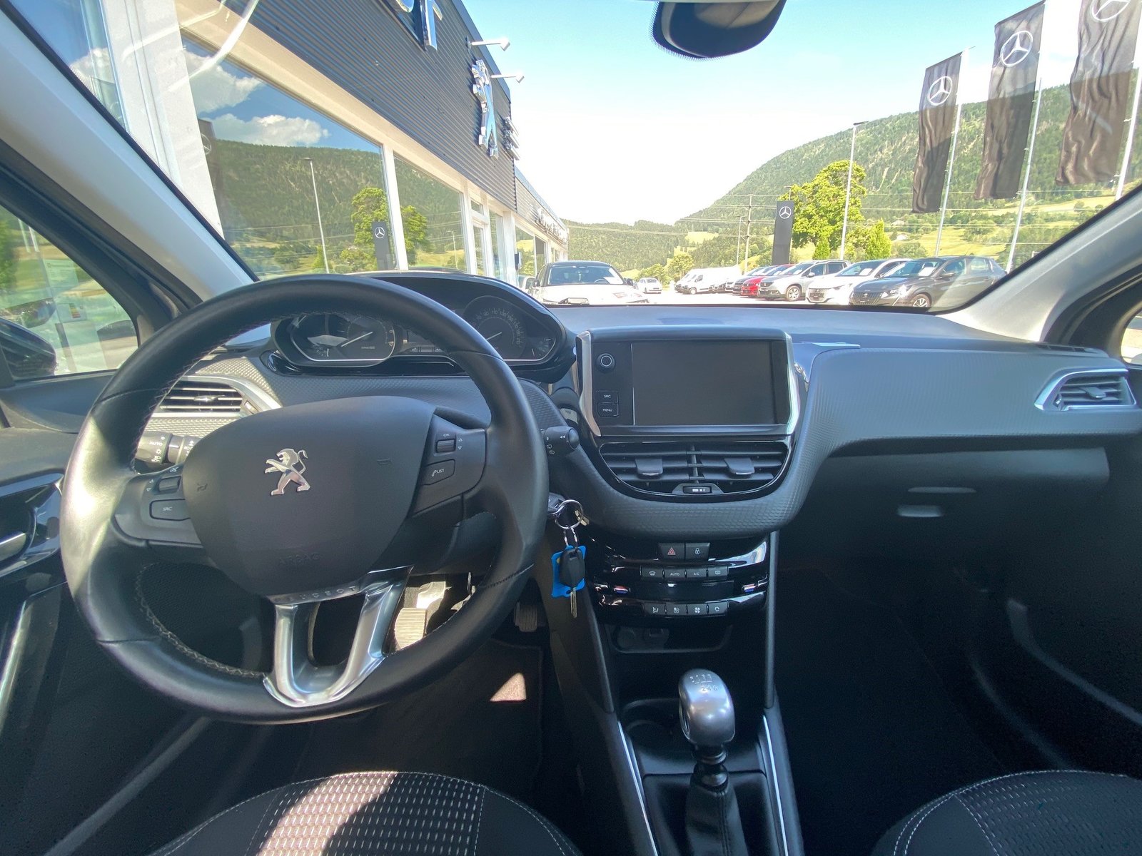 PEUGEOT 208 1.2 Allure, Benzin, Occasion / Gebraucht, Handschaltung - 7
