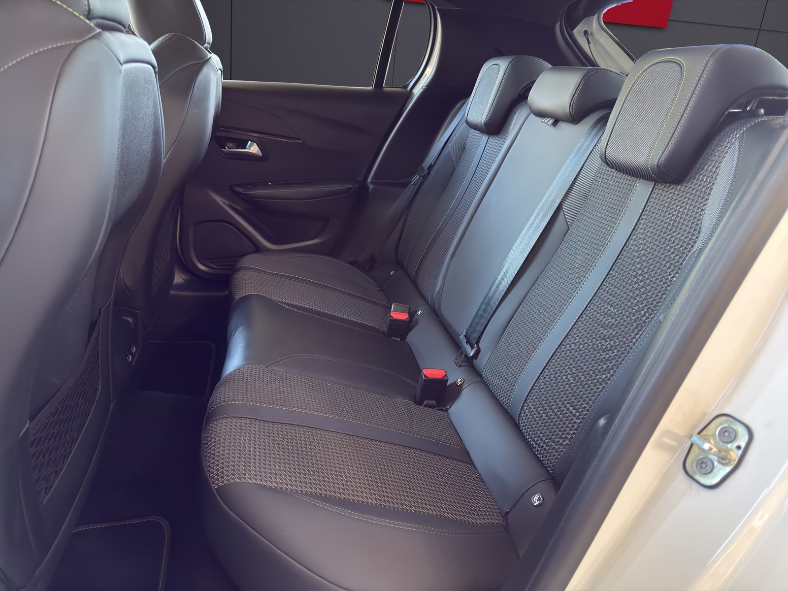 PEUGEOT 208 1.2 GT, Benzin, Occasion / Gebraucht, Automatik - 6