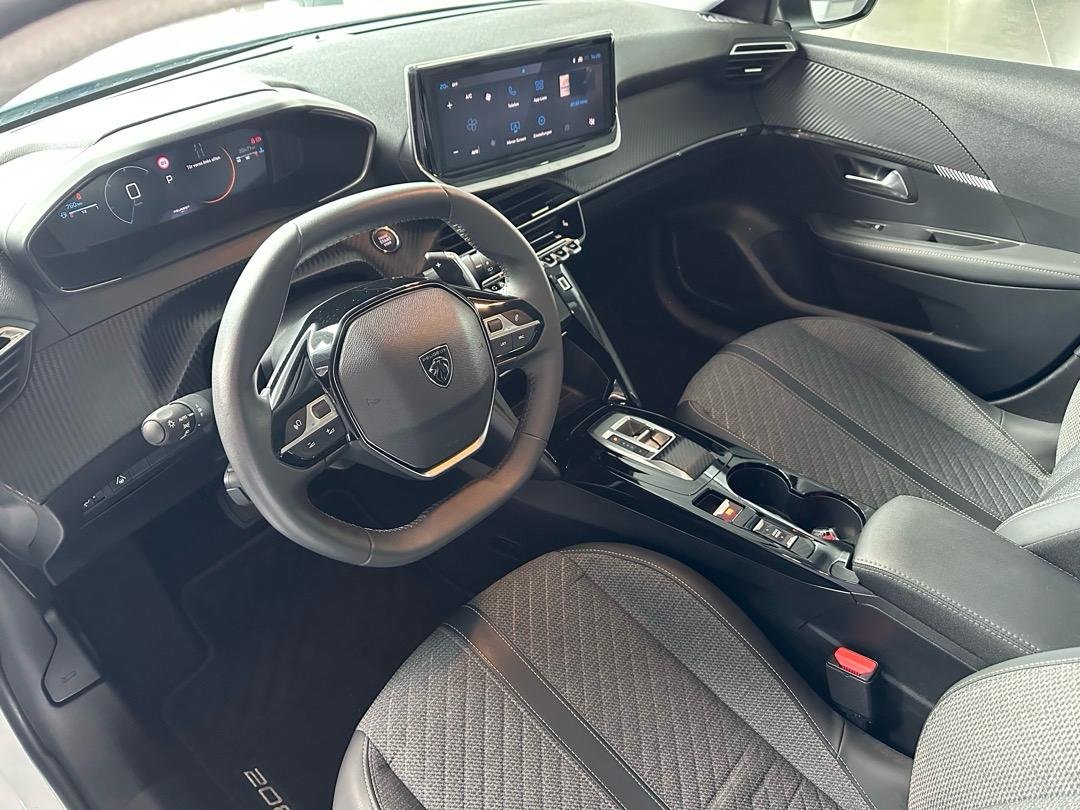 PEUGEOT 208 1.2 MHEV 110 Allure, Hybride Léger Essence/Électricité, Occasion / Utilisé, Automatique - 7