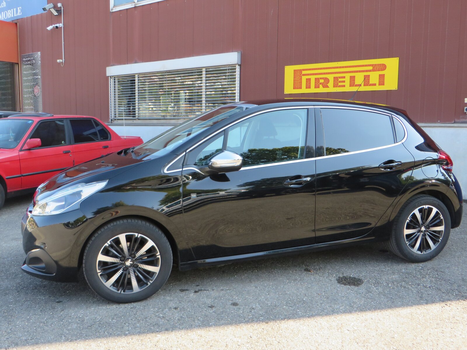 PEUGEOT 208 1.2 PureTech Tech Edition EAT6