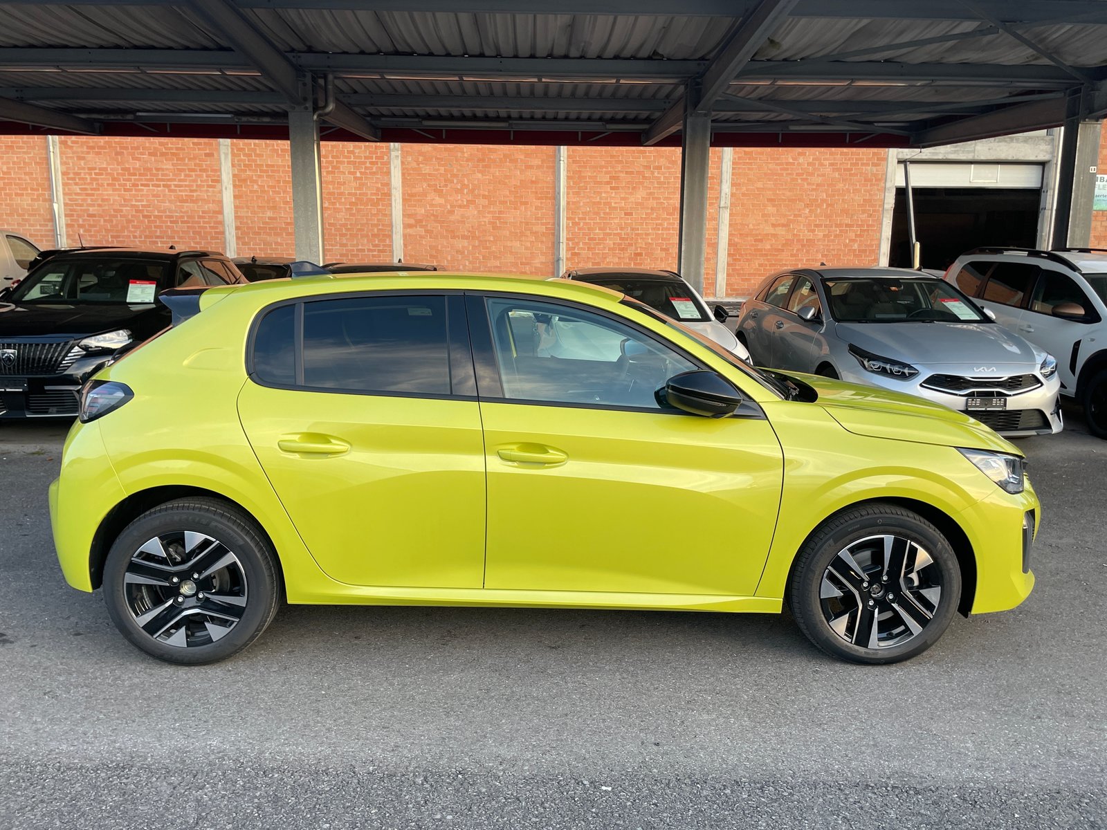 PEUGEOT 208 1.2 MHEV 110 Allure Premium, Hybride Léger Essence/Électricité, Voiture de démonstration, Automatique - 3