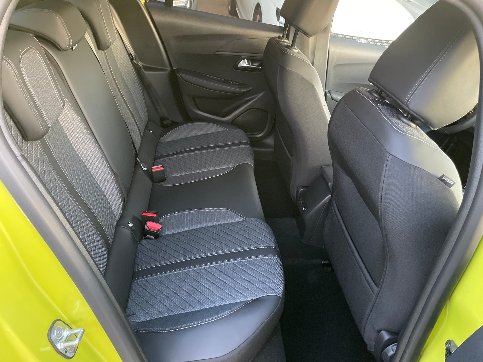 PEUGEOT 208 1.2 MHEV 110 Allure Premium, Hybride Léger Essence/Électricité, Voiture de démonstration, Automatique - 7