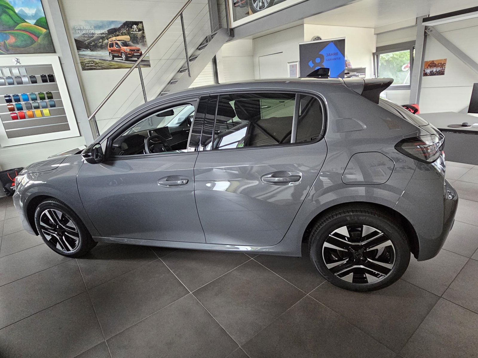 PEUGEOT 208 1.2 Hybrid Allure Premium, Mild-Hybrid Petrol/Electric, New car, Automatic - 2