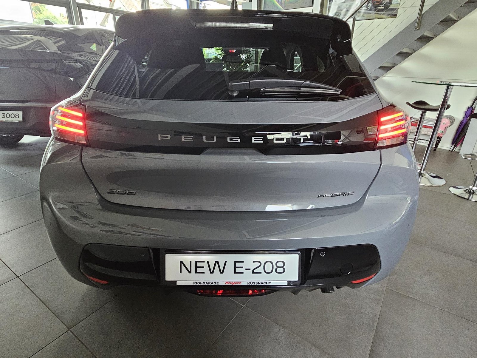 PEUGEOT 208 1.2 Hybrid Allure Premium, Mild-Hybrid Petrol/Electric, New car, Automatic - 4