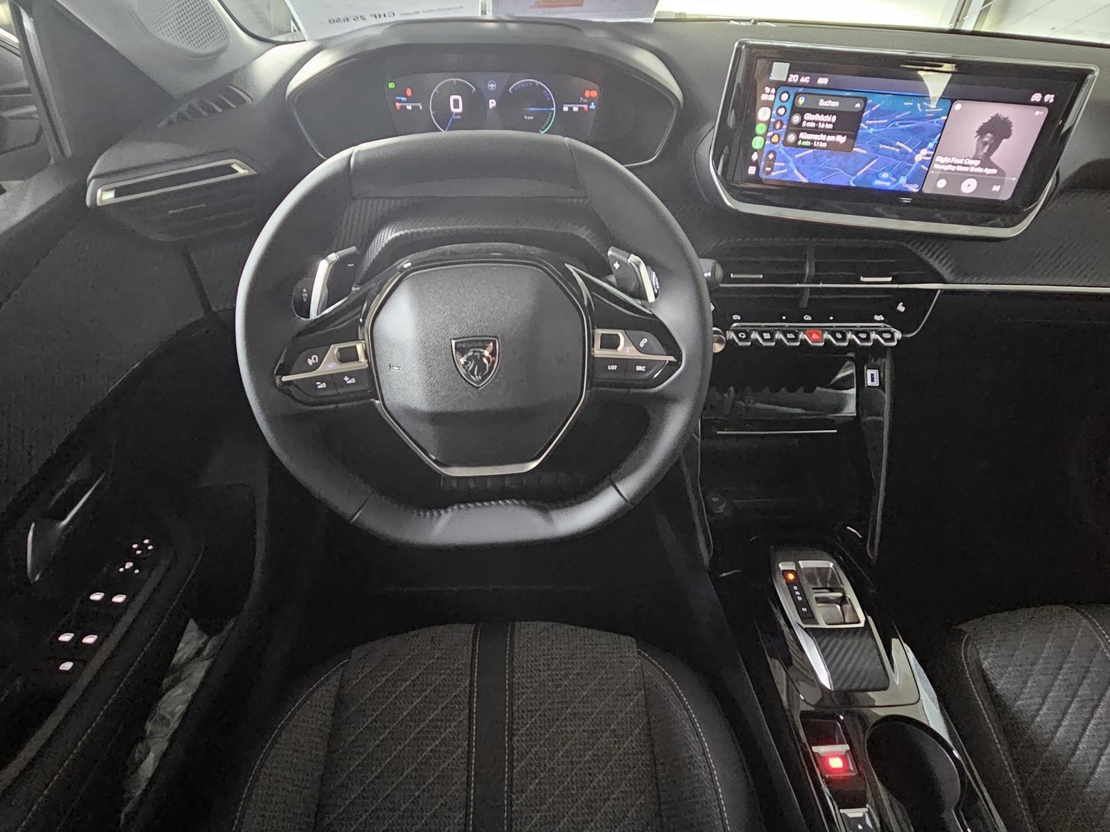 PEUGEOT 208 1.2 Hybrid Allure Premium, Mild-Hybrid Petrol/Electric, New car, Automatic - 5
