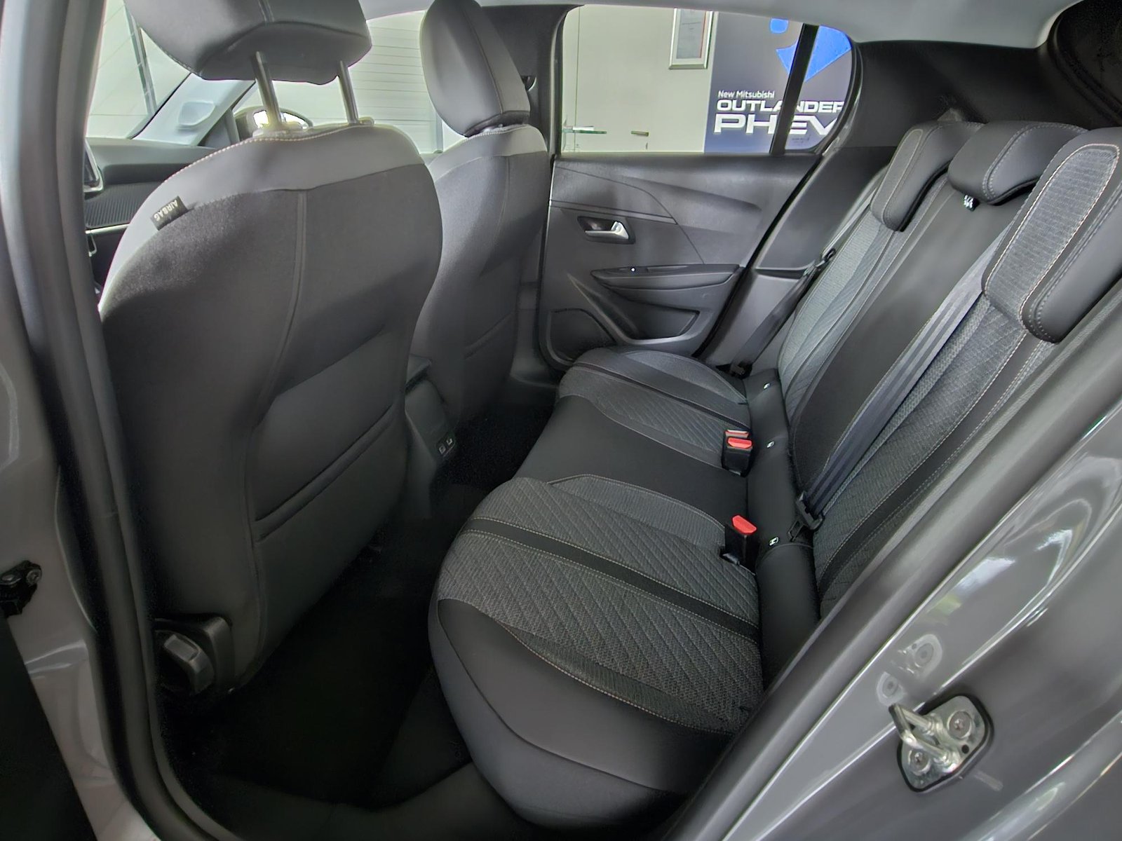 PEUGEOT 208 1.2 Hybrid Allure Premium, Mild-Hybrid Petrol/Electric, New car, Automatic - 7