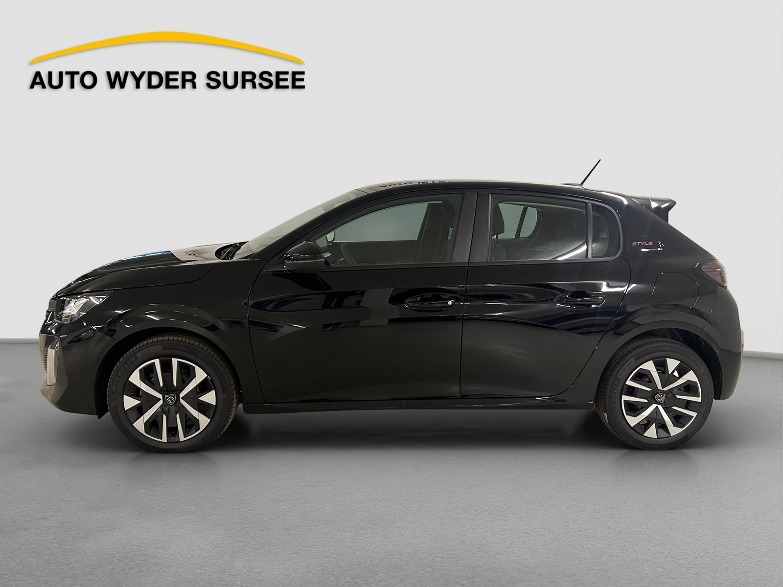 PEUGEOT 208 1.2 Hybrid Style, Mild-Hybrid Petrol/Electric, New car, Automatic - 3