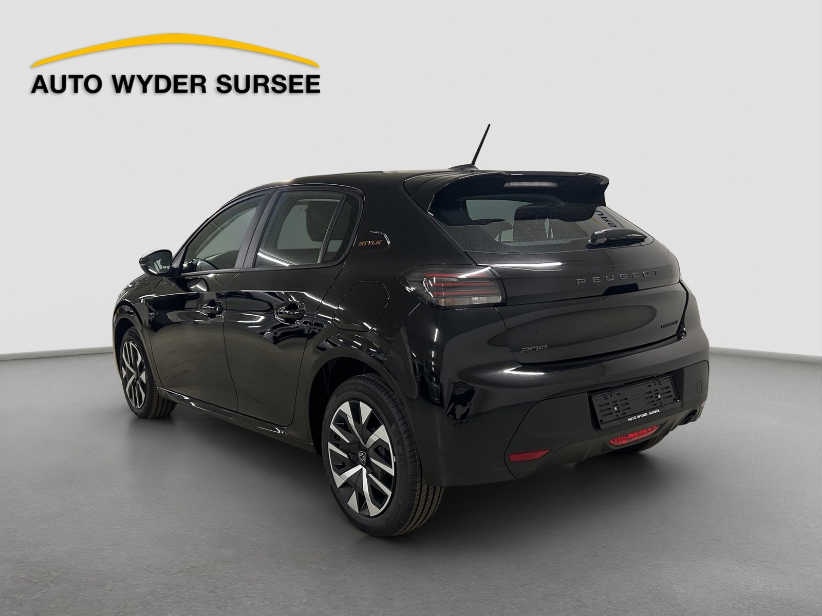 PEUGEOT 208 1.2 Hybrid Style, Mild-Hybrid Petrol/Electric, New car, Automatic - 4