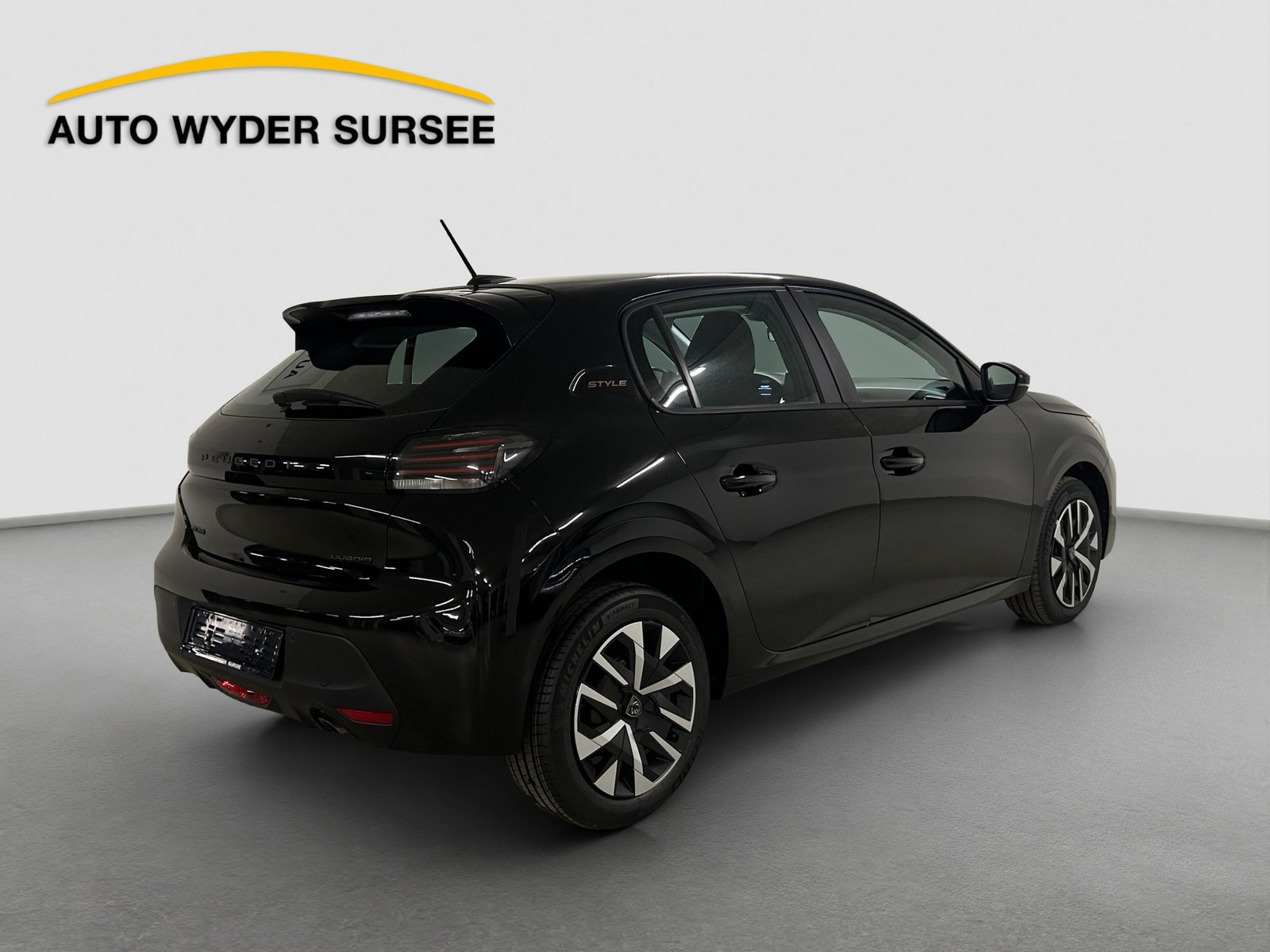PEUGEOT 208 1.2 Hybrid Style, Mild-Hybrid Petrol/Electric, New car, Automatic - 6