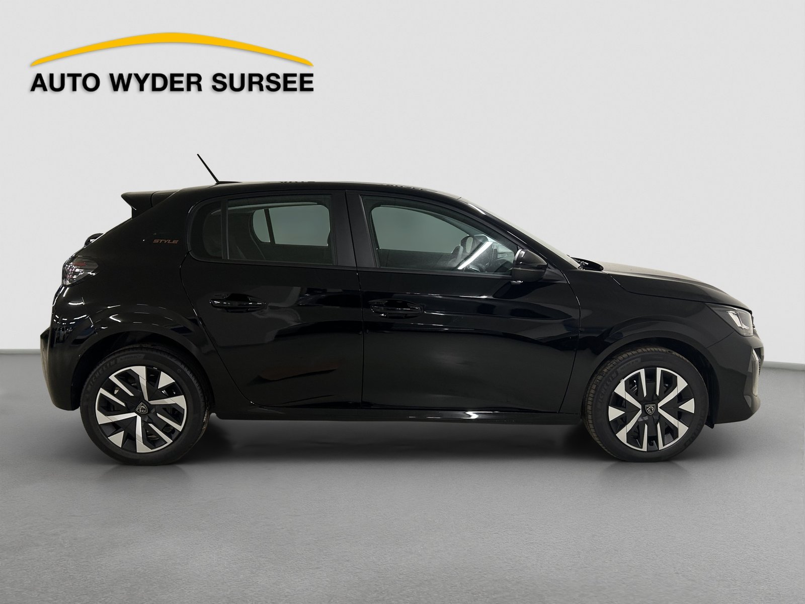 PEUGEOT 208 1.2 Hybrid Style, Mild-Hybrid Petrol/Electric, New car, Automatic - 7