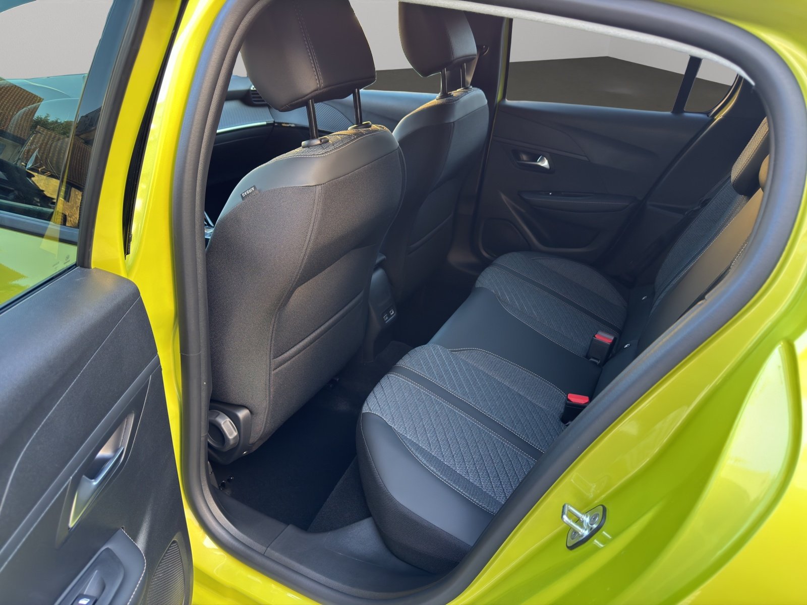 PEUGEOT 208 1.2 Hybrid Allure Premium, Voll-Hybrid Benzin/Elektro, Neuwagen, Automatik - 5