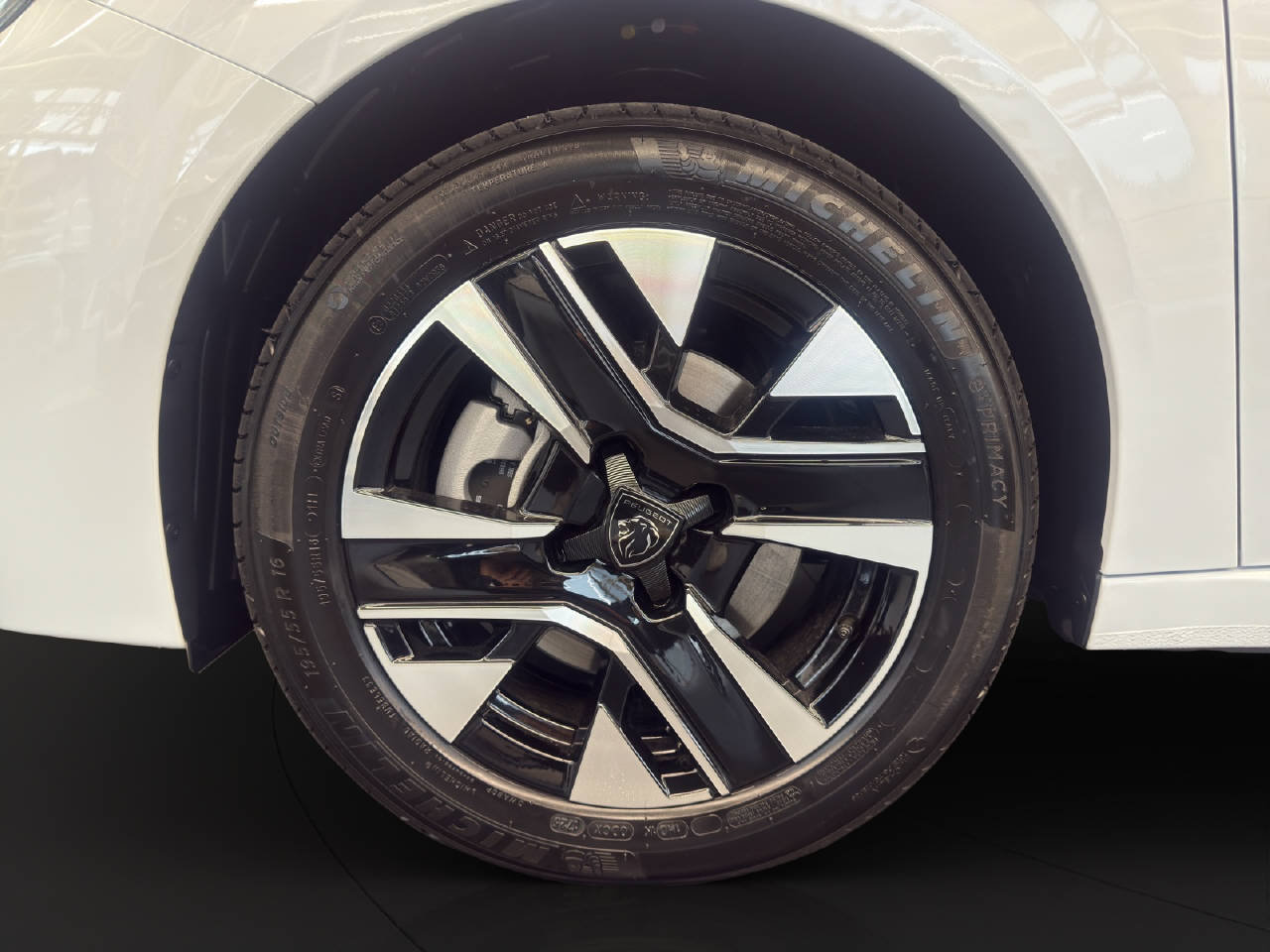 PEUGEOT 208 1.2 Hybrid 110 PS ALLURE PREMIUM AUTOMAT, Hybride Leggero Benzina/Elettrica, Auto nuove, Automatico - 4