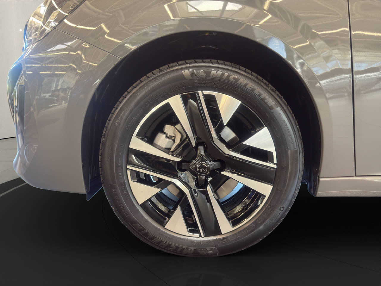 PEUGEOT 208 1.2 Hybrid ALLURE PREMIUM AUTOMAT, Hybride Leggero Benzina/Elettrica, Auto nuove, Automatico - 4