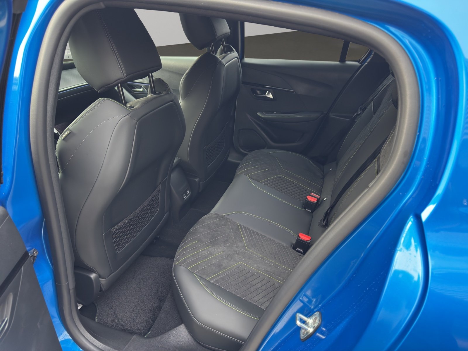 PEUGEOT 208 1.2 Hybrid GT, Voll-Hybrid Benzin/Elektro, Neuwagen, Automatik - 5
