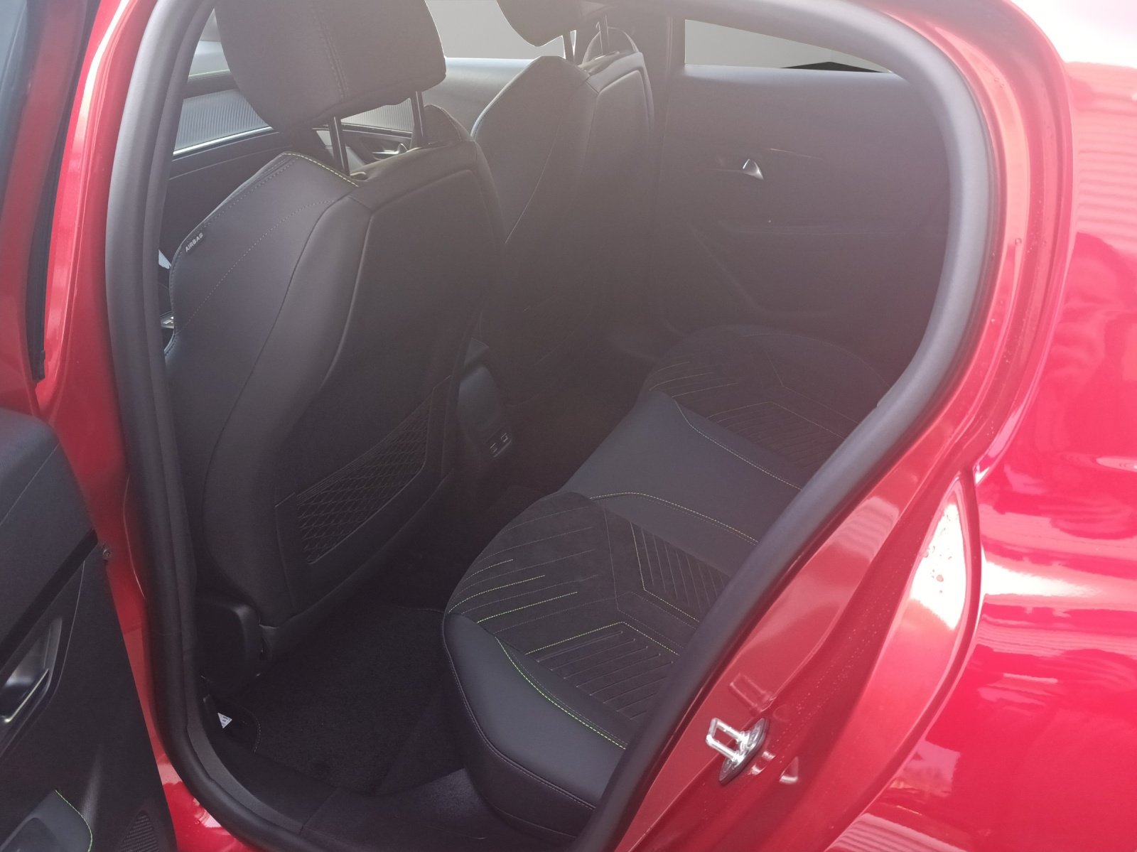 PEUGEOT 208 1.2 Hybrid GT, Full-Hybrid Petrol/Electric, New car, Automatic - 5