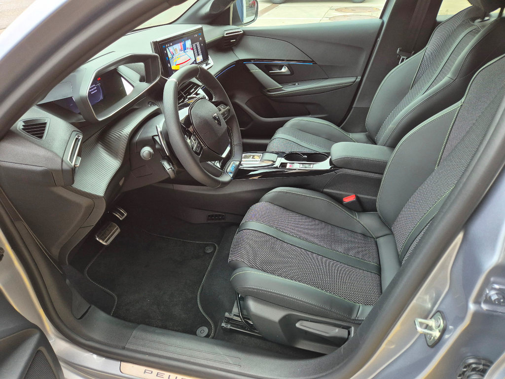 PEUGEOT 208 1.2 Hybrid 145 GT, Mild-Hybrid Petrol/Electric, New car, Automatic - 6