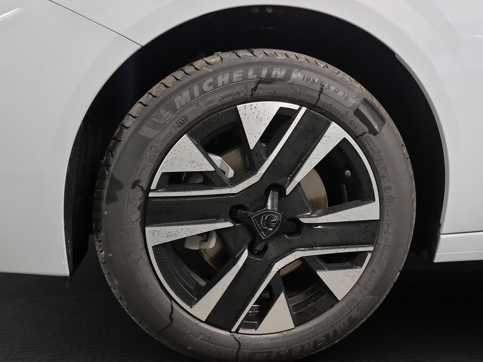 PEUGEOT 208 1.2 Hybrid Allure Premium, Hybride Léger Essence/Électricité, Voiture nouvelle, Automatique - 7