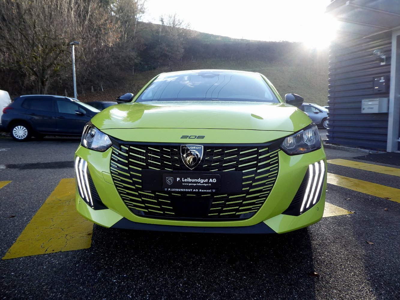 PEUGEOT 208 1.2 Hybrid Allure Premium, Mild-Hybrid Benzin/Elektro, Neuwagen, Automatik - 2