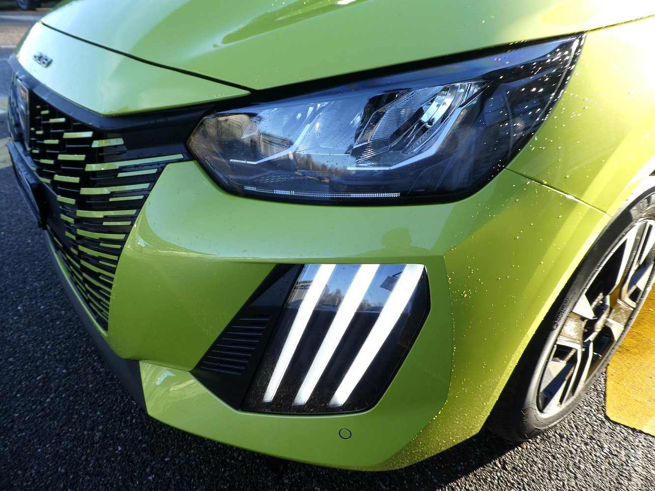 PEUGEOT 208 1.2 Hybrid Allure Premium, Mild-Hybrid Benzin/Elektro, Neuwagen, Automatik - 4