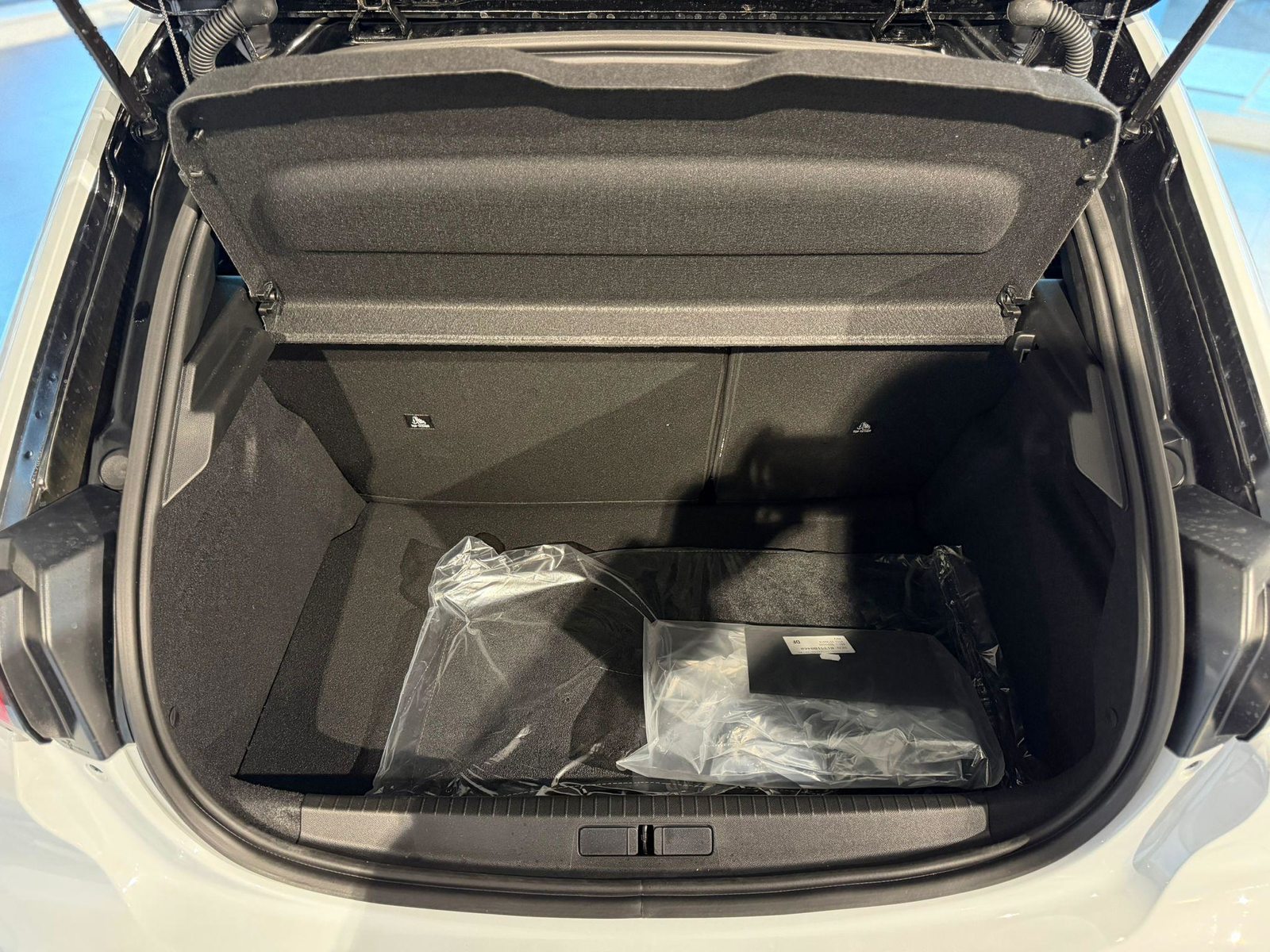 PEUGEOT 208 1.2 Hybrid 145 GT, Hybride Léger Essence/Électricité, Voiture nouvelle, Automatique - 4