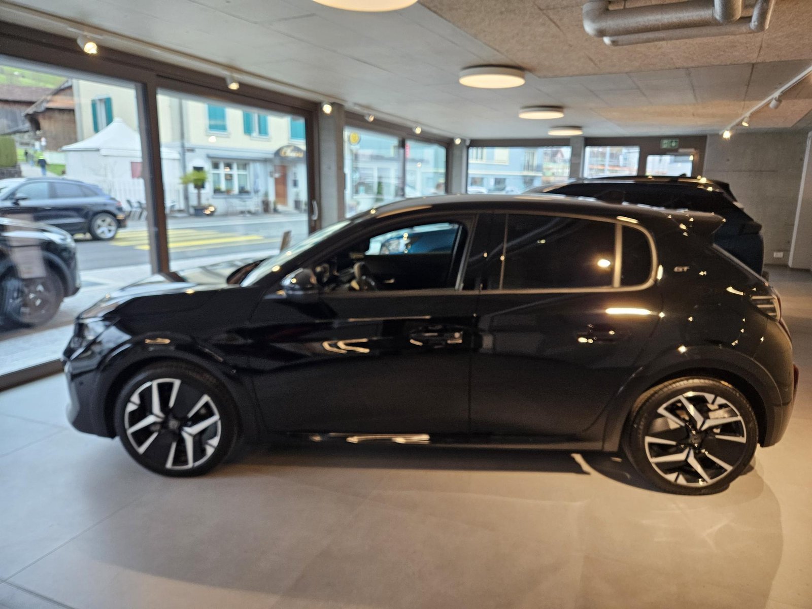 PEUGEOT 208 1.2 Hybrid 145 GT, Hybride Léger Essence/Électricité, Voiture nouvelle, Automatique - 2