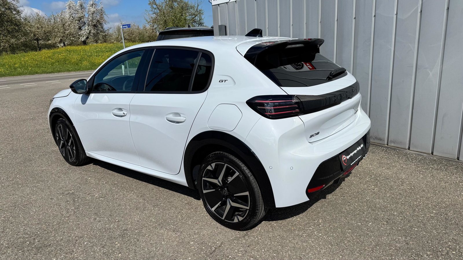 PEUGEOT 208 1.2 Hybrid 145 GT, Mild-Hybrid Petrol/Electric, New car, Automatic - 4