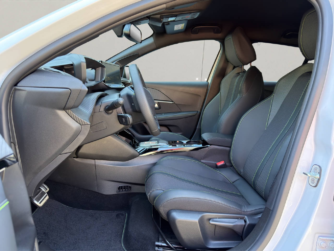 PEUGEOT 208 1.2 Hybrid 145 GT, Hybride Léger Essence/Électricité, Voiture nouvelle, Automatique - 4