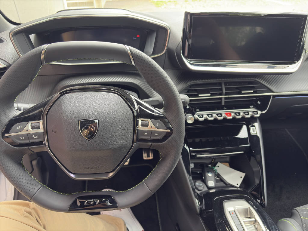 PEUGEOT 208 e-GT, Electric, New car, Automatic - 6