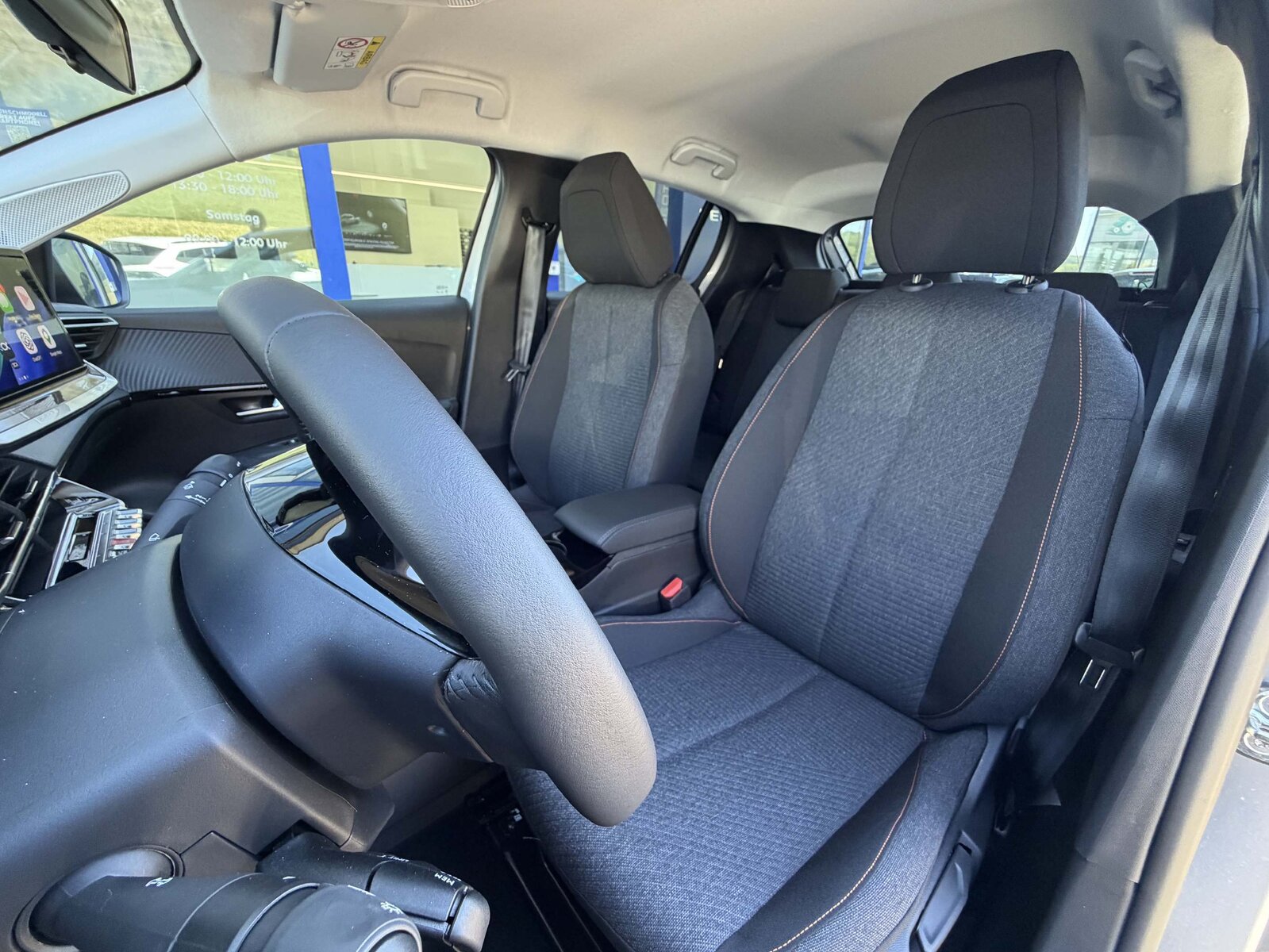 PEUGEOT 208 1.2 Hybrid Business, Mild-Hybrid Petrol/Electric, New car, Automatic - 7