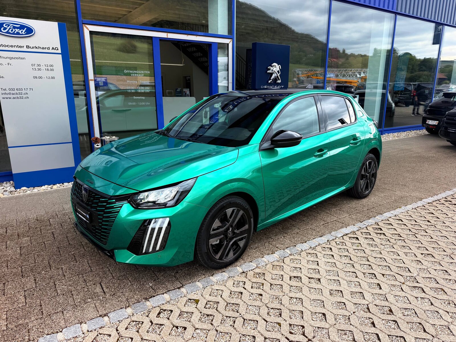 PEUGEOT 208 1.2 Hybrid Envy, Hybride Léger Essence/Électricité, Voiture nouvelle, Automatique - 2