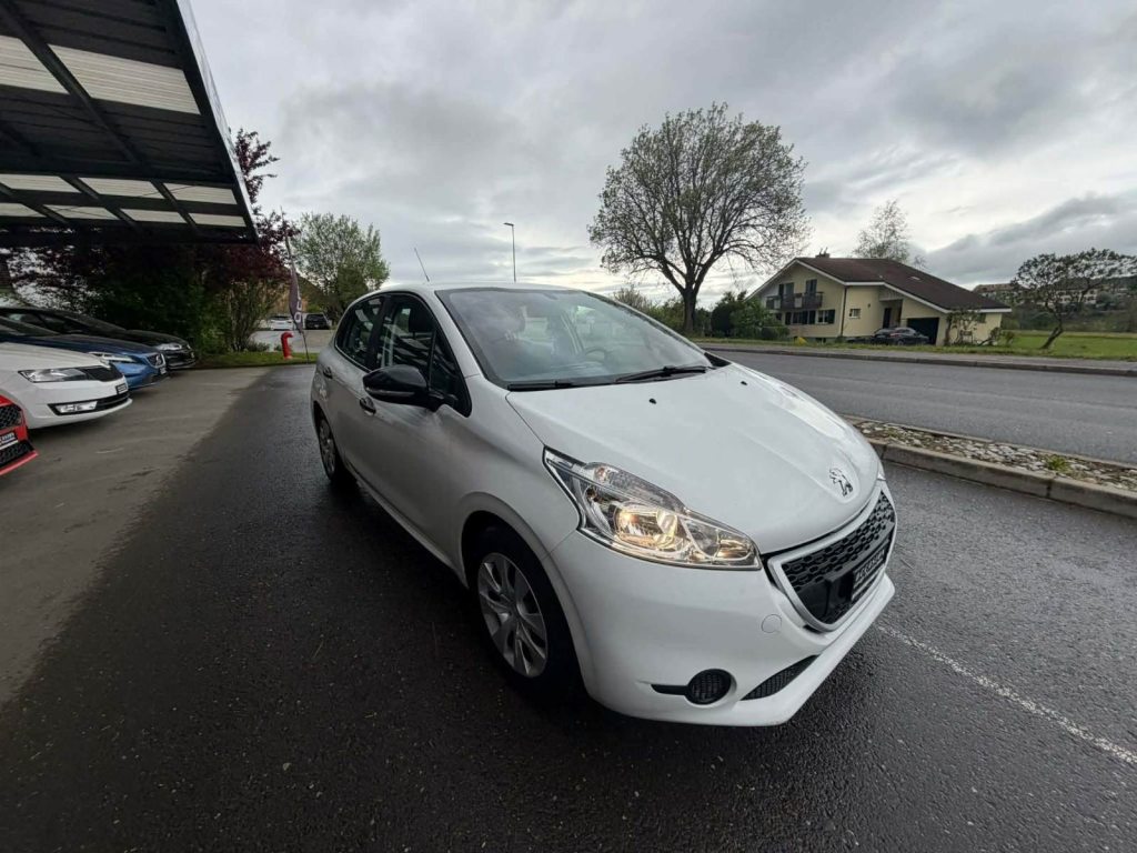 PEUGEOT 208 1.2 VTi Intuitive, Benzin, Occasion / Gebraucht, Handschaltung - 2