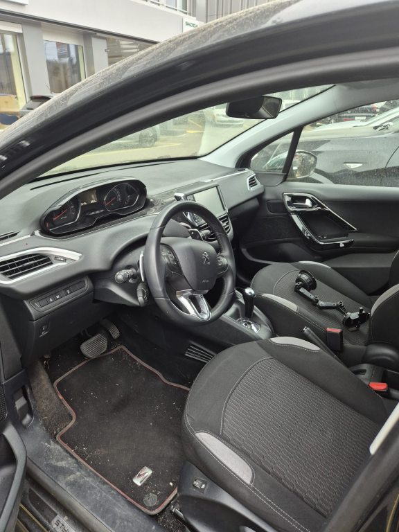 PEUGEOT 208 1.2 PureTech Active EGS S/S, Petrol, Second hand / Used, Automatic - 7