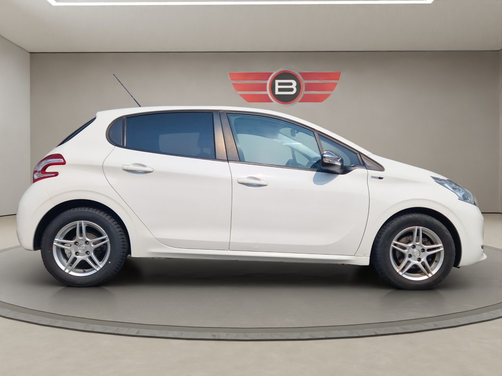 PEUGEOT 208 1.2 VTi Intuitive, Benzin, Occasion / Gebraucht, Handschaltung - 7