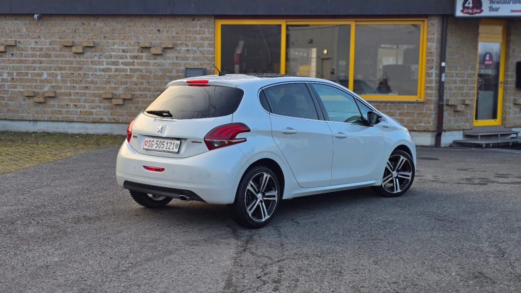 PEUGEOT 208 1.2 PureTech GT Line S/S, Benzin, Occasion / Gebraucht, Handschaltung - 5