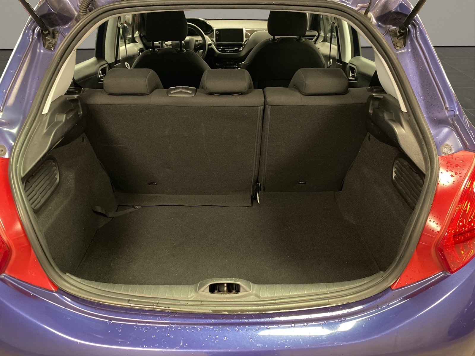 PEUGEOT 208 1.4 e-HDI Active EGS, Diesel, Second hand / Used, Manual - 5