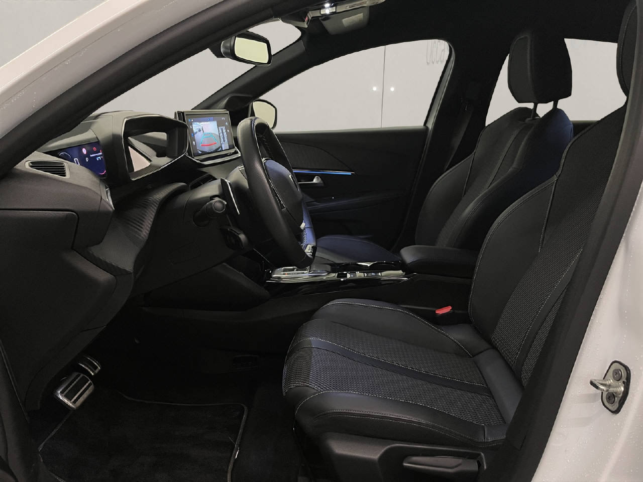 PEUGEOT 208 1.2 Hybrid 145 GT, Mild-Hybrid Petrol/Electric, Second hand / Used, Automatic - 5