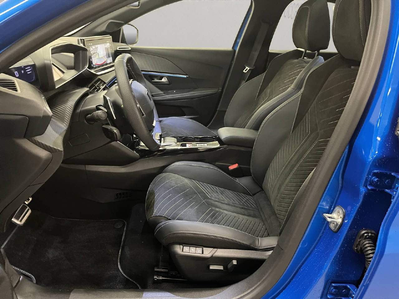PEUGEOT 208 1.2 Hybrid GT, Mild-Hybrid Benzin/Elektro, Occasion / Gebraucht, Automatik - 5