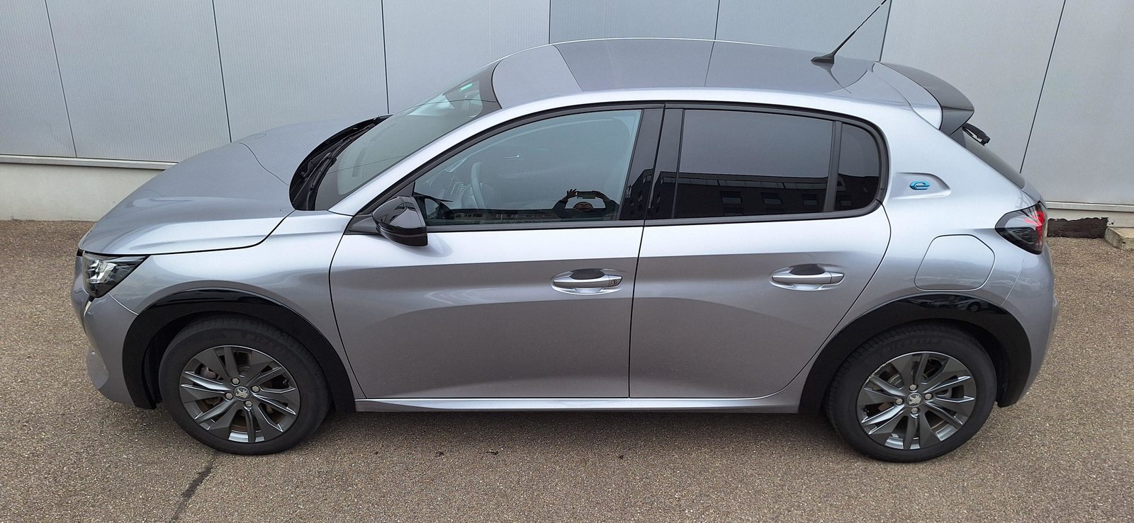 PEUGEOT 208 e-Allure 11kW 3-Phasen OBC/50kWh Batterie, Elektro, Occasion / Gebraucht, Automatik - 6