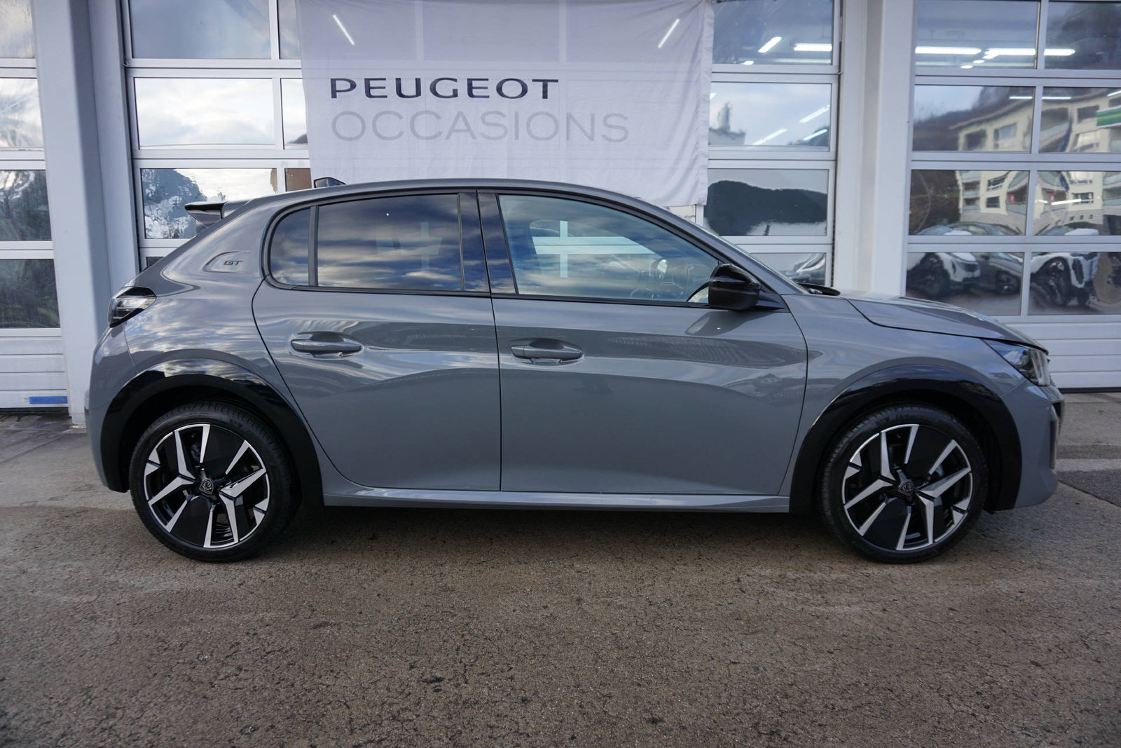 PEUGEOT 208 1.2 Hybrid 145 GT, Mild-Hybrid Petrol/Electric, Second hand / Used, Automatic - 2