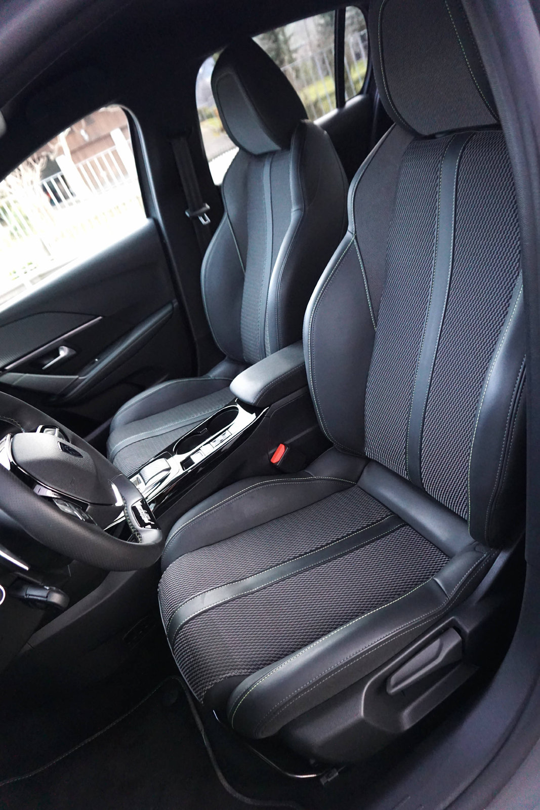 PEUGEOT 208 1.2 Hybrid 145 GT, Mild-Hybrid Petrol/Electric, Second hand / Used, Automatic - 6