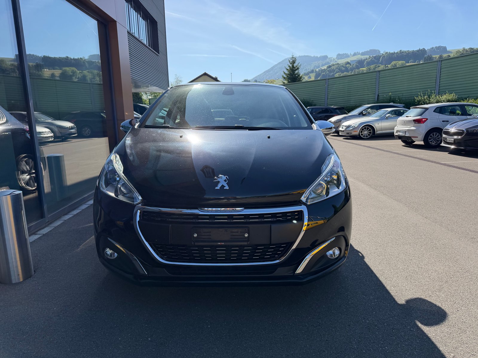PEUGEOT 208 1.2 PureTech Signature S/S, Benzin, Occasion / Gebraucht, Handschaltung - 4