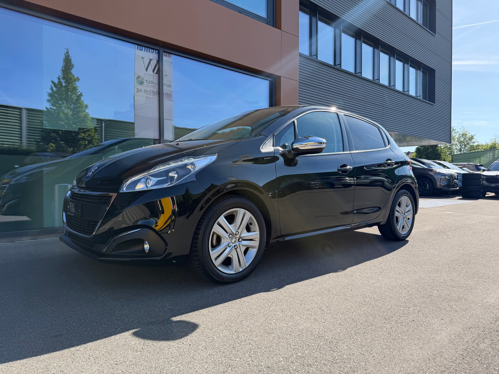 PEUGEOT 208 1.2 PureTech Signature S/S, Benzin, Occasion / Gebraucht, Handschaltung - 5