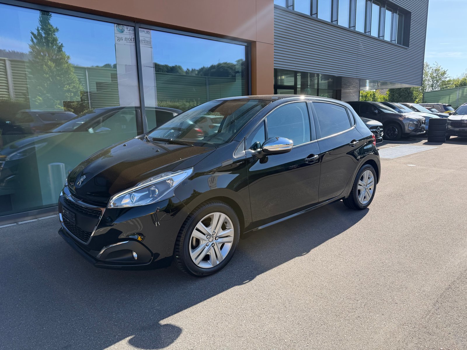 PEUGEOT 208 1.2 PureTech Signature S/S, Benzin, Occasion / Gebraucht, Handschaltung - 6