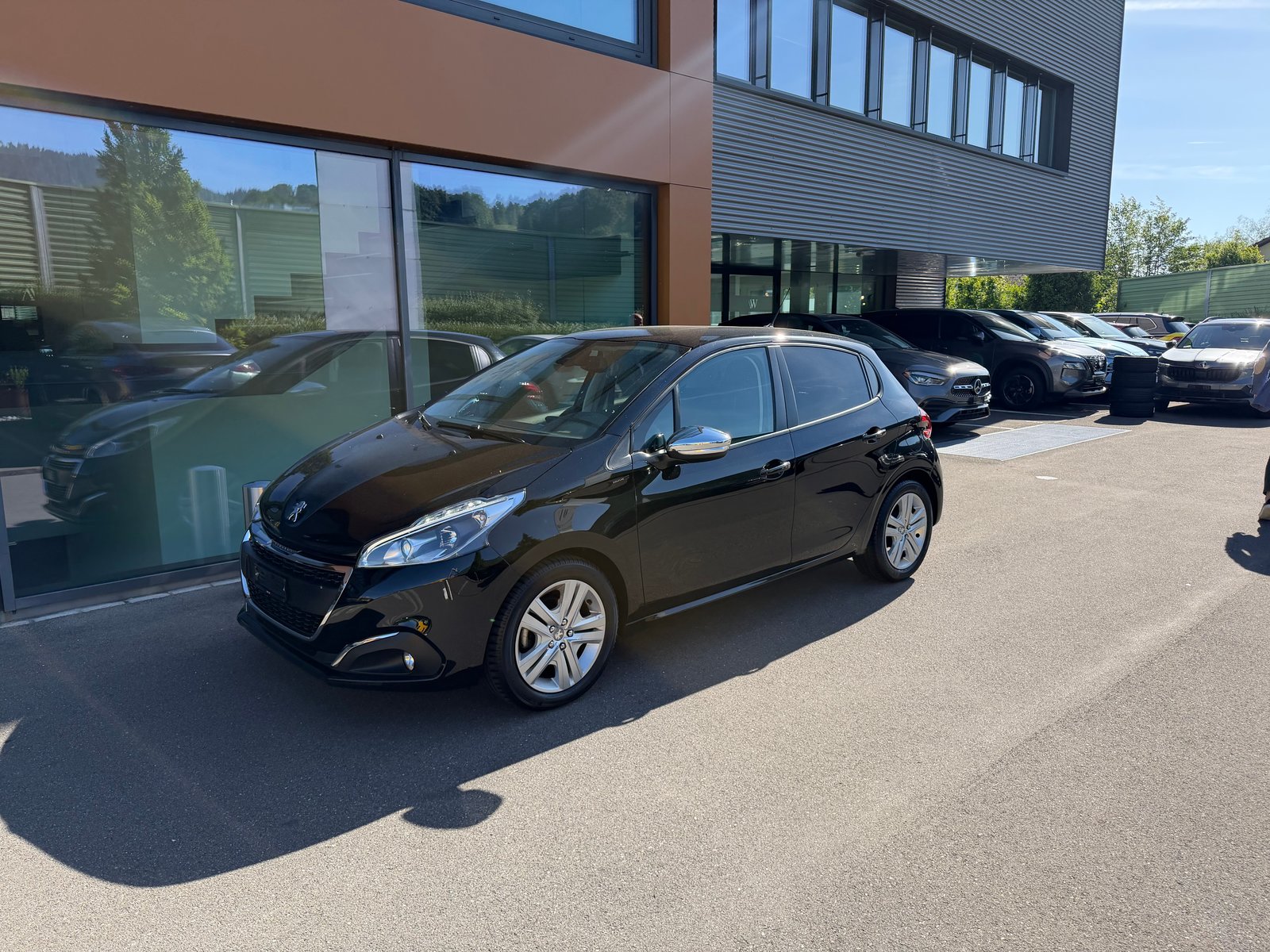 PEUGEOT 208 1.2 PureTech Signature S/S, Benzin, Occasion / Gebraucht, Handschaltung - 7